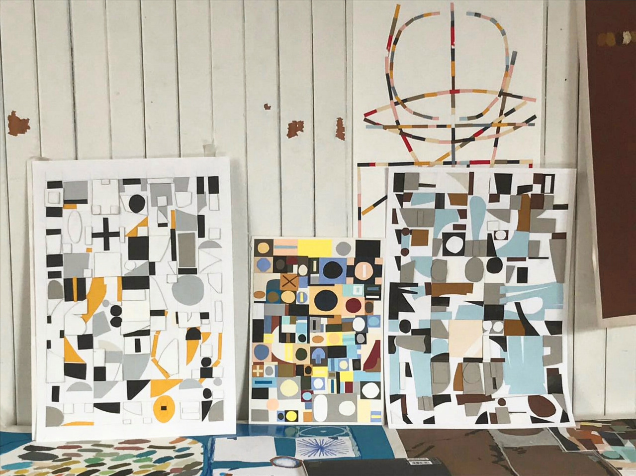 Collages en papel y mesa de trabajo. 2016.